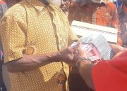 Catatan: Kepedulian Nyata Gubernur John Tabo: Salurkan Bantuan Rp 100 Juta dan 800 Kg Bama untuk Yubelium 50 Tahun GIDI Suku Mek