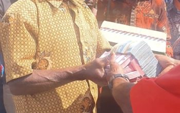 Catatan: Kepedulian Nyata Gubernur John Tabo: Salurkan Bantuan Rp 100 Juta dan 800 Kg Bama untuk Yubelium 50 Tahun GIDI Suku Mek