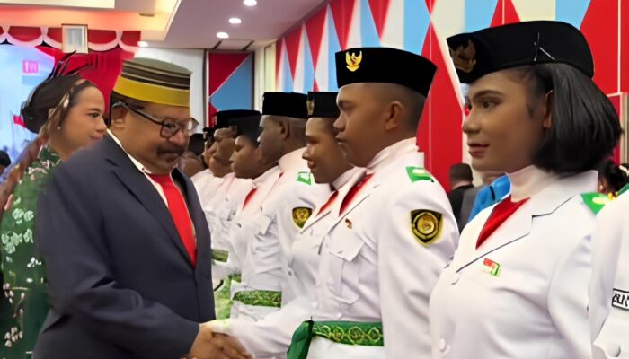 Gubernur Kukuhkan Anggota Paskibraka Papua Pegunungan Tahun 2026 di Wamena